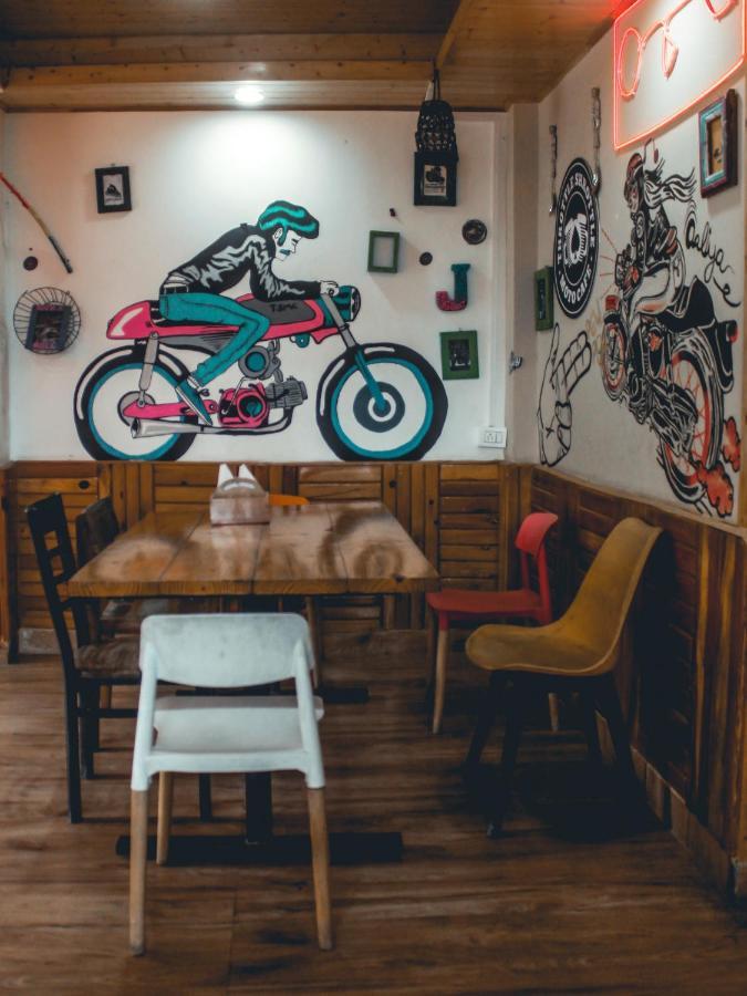 Throttle Shrottle Moto Hostel 마날리 외부 사진