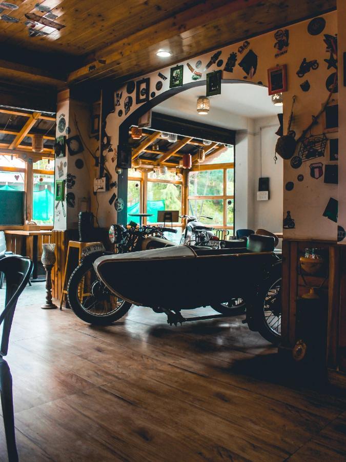 Throttle Shrottle Moto Hostel 마날리 외부 사진