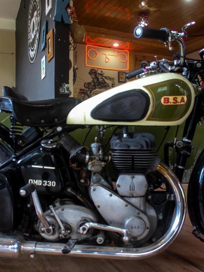 Throttle Shrottle Moto Hostel 마날리 외부 사진