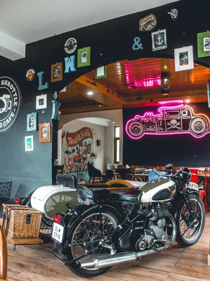 Throttle Shrottle Moto Hostel 마날리 외부 사진